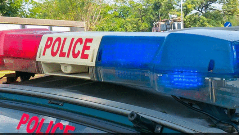 Kolkata Police Arrests  Man With Firearms At Sealdah Railway Station