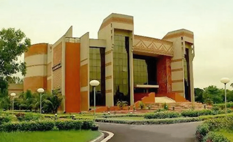 IIM Calcutta hits 100% summer placement with ₹6 lpa high salary